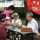 迎接建党90周年，为社区居民举行便民活动