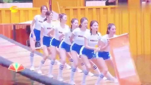 网红美女cos吃瓜